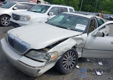 2004 Lincoln Town Car Ultimate from USA, damaged, VIN 1LNHM83W14Y631218